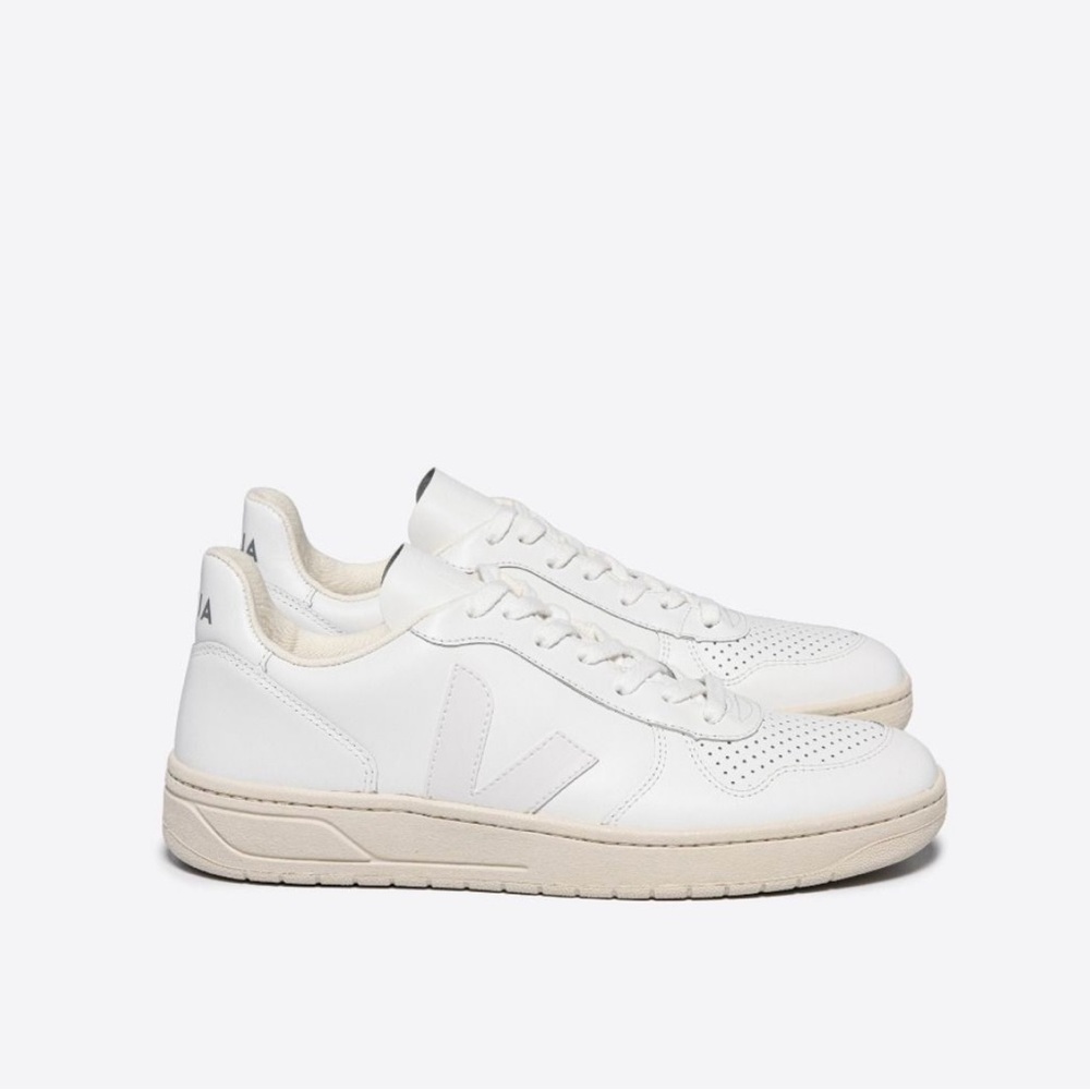used veja white sneaker size 7